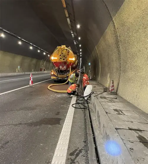 西丰隧道排水渠清淤